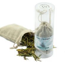 Foto van Jiri & Friends Geurzakje groene ceder