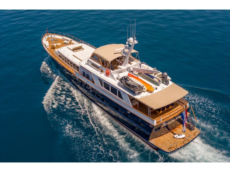 burger 105 yacht