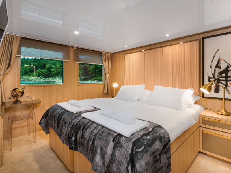 Agape Rose Luxury Mini Cruise Yacht (11)