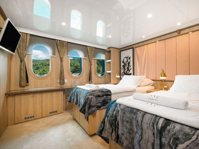 Agape Rose Luxury Mini Cruise Yacht (24)