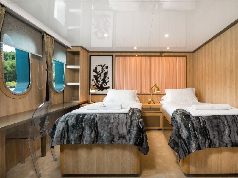 Agape Rose Luxury Mini Cruise Yacht (28)