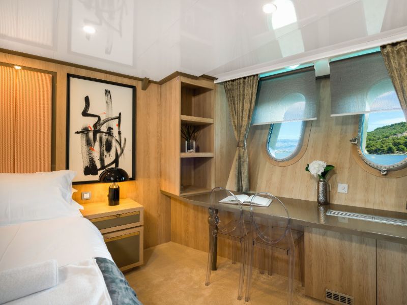 Agape Rose Luxury Mini Cruise Yacht (30)