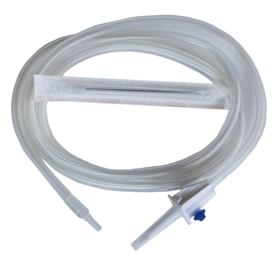 Foto van Infuusset met doorsteeknaald + naald