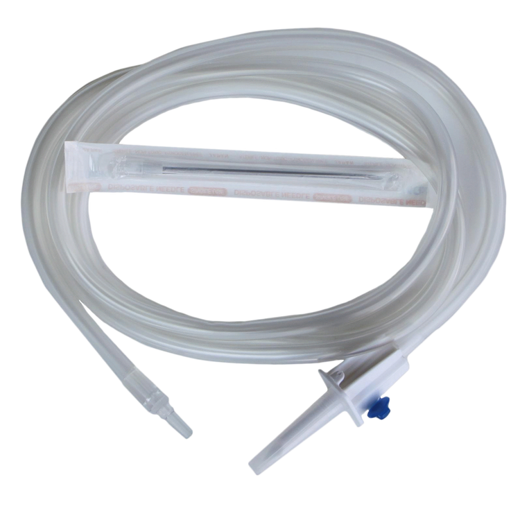 Foto van Infuusset met doorsteeknaald + naald