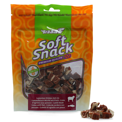 Foto van Braaaf Lamb Steak Cubes with fish 1x1 cm