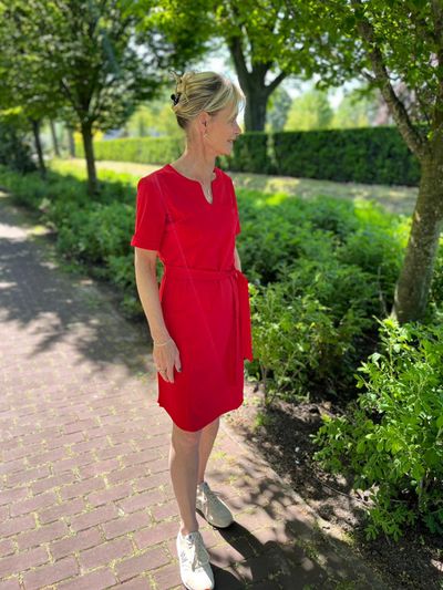 Sophie Inloggegevens Verkleuren Mi Piace travel jurk v hals rood - Rients Pama Damesmode