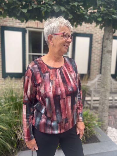 Foto van Ilona's blouson streep rood grijs