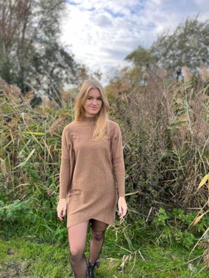 Foto van Triple Nine trui/jurk camel
