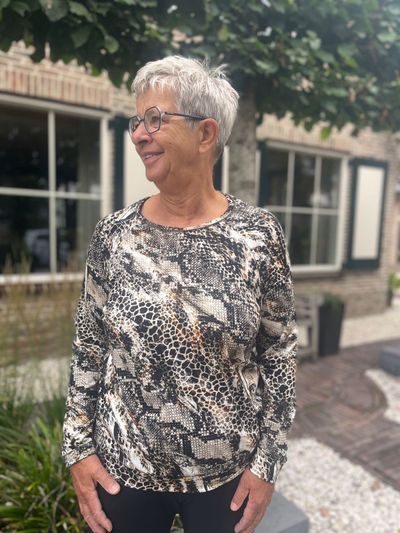 Foto van Leona shirt isa taupe