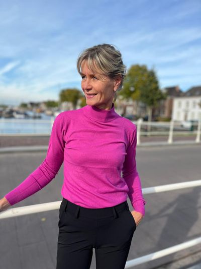 Foto van Turqouise by Daan pully roze