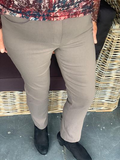 Foto van Ilona's stretch broek taupe