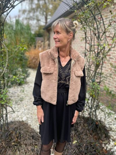 Foto van Bodywarmer kort beige