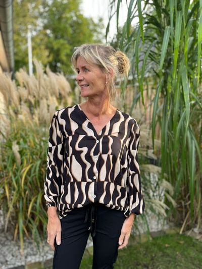 Foto van Chastar viscose blouse zwart