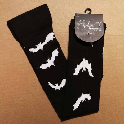 Foto van Flirt | Overknee sokken zwart met vleermuizen