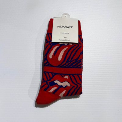 Foto van Flirt | Dames sokken rood met grote R-stone tongen