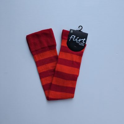 Foto van Flirt | Overknee sokken oranje rood, breed streept