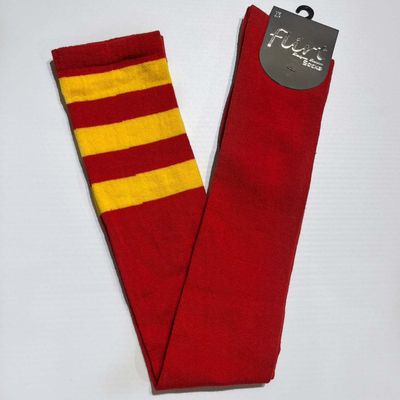 Foto van Flirt | Rode overknee sokken met 3 gele strepen, extra lang