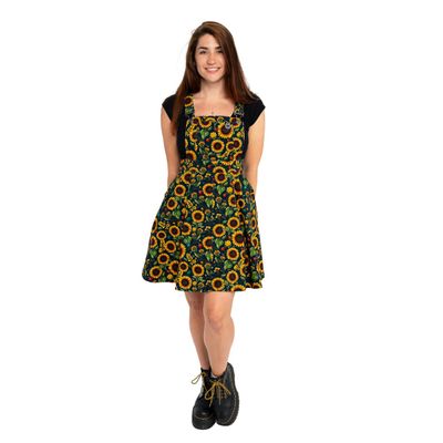 Foto van Rebel Romance | Skater-pinafore jurk met zonnebloemen en lieveheersbeestjes
