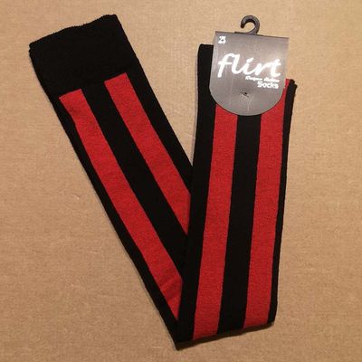 Foto van Flirt | Overknee sokken zwart rood verticale streep