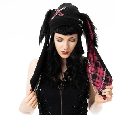 Foto van Cup Cake Cult | Punk muts Bonnie met roze tartan konijnen oren en ketting