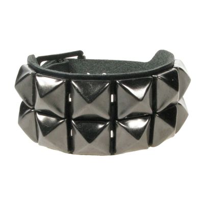 Foto van Bullet69 | Brede leren armband zwart met gummetal pyramide studs