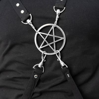 Foto van Heartless | Mouwloos zwart shirt Legion met metalen Pentagram aan straps