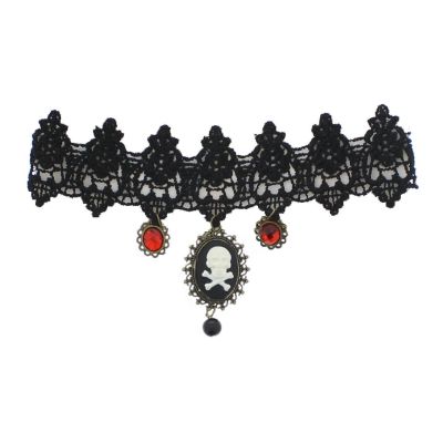 Foto van Zacharia | Choker van zwart kant met rode diamant en Skull-cameo-hanger
