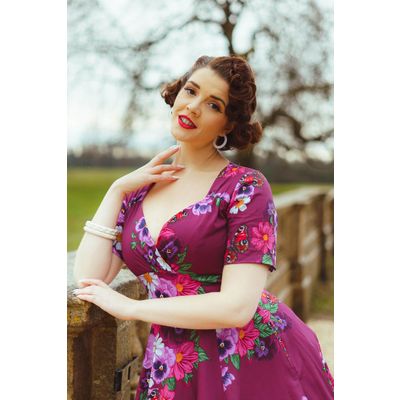 Foto van Hearts & Roses | Swing jurk Berry Blossom cyclaam en lila bloemen