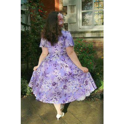 Foto van Hearts & Roses | Queen - Swing jurk Bonnie, licht paars met grote bloemen