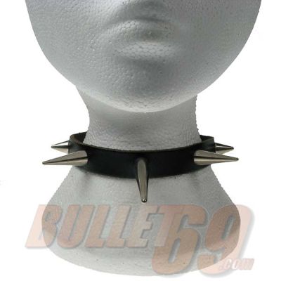 Foto van Bullet 69 | Choker, zwart leer met 3 maten conical studs