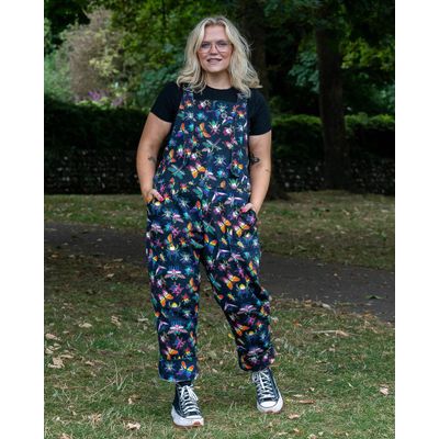 Foto van Rebel Romance | Tuinbroek Pride Bugs met regenboog vlinders en lieveheersbeestjes 