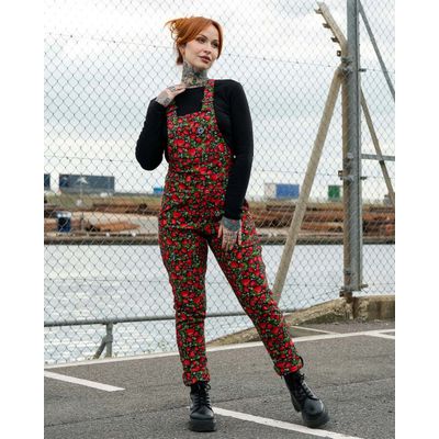 Foto van Rebel Romance | Tuinbroek Strawberry Field met vuurrode aardbeien en groene blaadjes