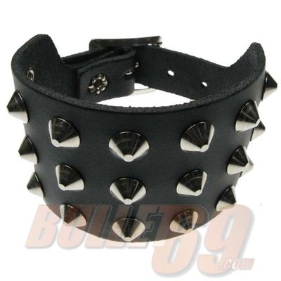 Foto van Bullet69 | Brede leren armband zwart met metalen conical studs