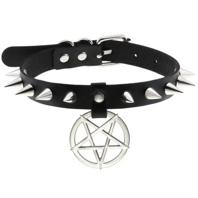 Bullet69 | Choker van zwart leer met studs en een loep met pentagram