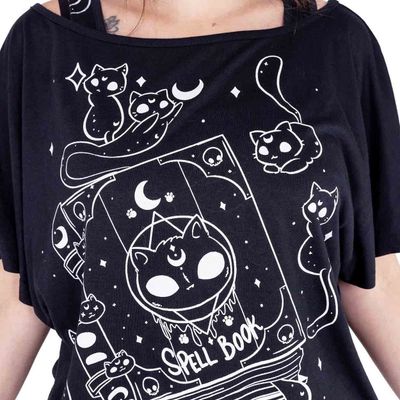 Foto van Heartless | Off shoulder loose fit top Kitty Spellbook