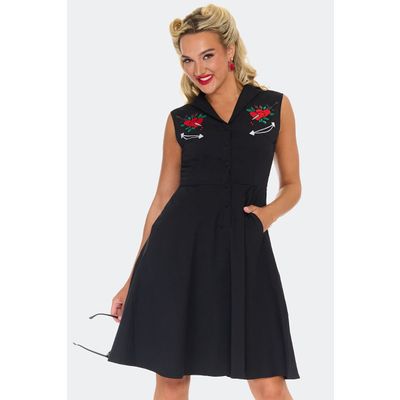 Foto van Voodoo Vixen | Rockabilly mouwloze A-lijn jurk met hart en dolk borduursel naast de kraag