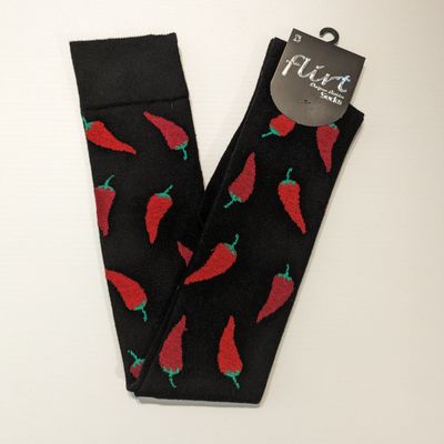 Foto van Flirt | Overknee sokken zwart met rode pepers