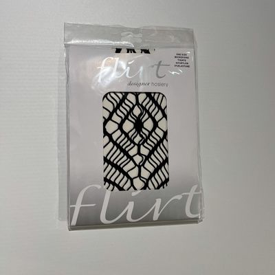 Foto van Flirt | Zwarte grofgaas panty met vierkant motief en grote gaten