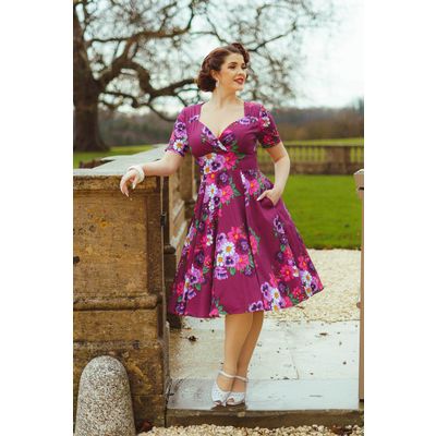 Foto van Hearts & Roses | Swing jurk Berry Blossom cyclaam en lila bloemen