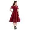 Afbeelding van Dolly and Dotty | Swingjurk Tess, burgundy met kanten halslijn, korte mouwen en zoom-detail