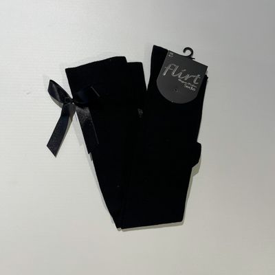 Foto van Flirt | Overknee sokken zwart met zwarte strik, lolita-stijl