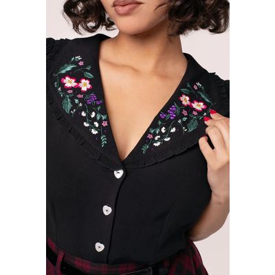 Foto van Hell Bunny | Blouse Winnie met bloem borduursels op de kraag en pofmouwtjes