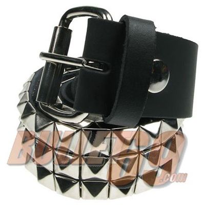 Foto van Bullet69 | Leren riem, 38mm - zwart met drie rijen kleine (10mm) zilverkleurige piramide studs 