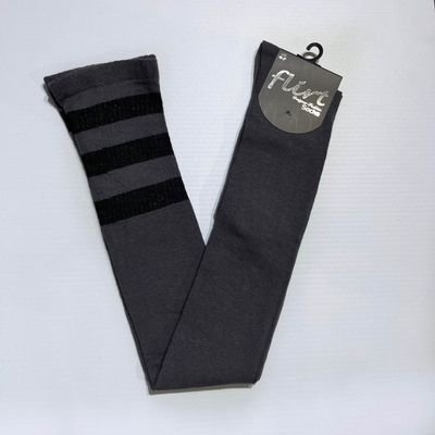 Foto van Flirt | Grijze overknee sokken met 3 zwarte strepen, extra lang