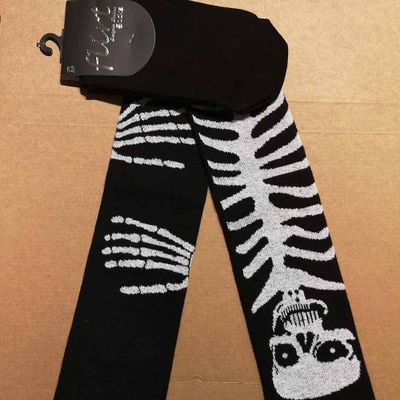 Foto van Flirt | Overknee sokken zwart met wit skelet en botjes hand