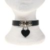 Afbeelding van Bullet69 | Choker van zwart leer met een zwart hartvormig slotje