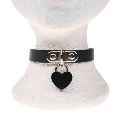 Foto van Bullet69 | Choker van zwart leer met een zwart hartvormig slotje