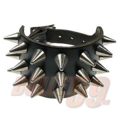 Foto van Bullet69 | Brede leren armband met 3 rijen 1cm cone spike studs