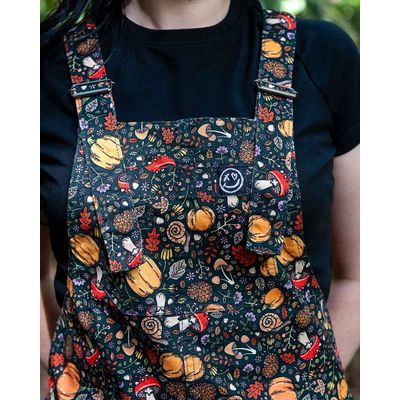 Foto van Rebel Romance | Tuinbroek Autumn Woodland herfstprint
