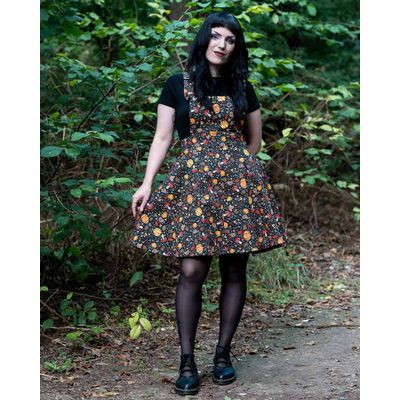 Foto van Rebel Romance | Skater-pinafore jurk met Autumn Woodland herfstprint